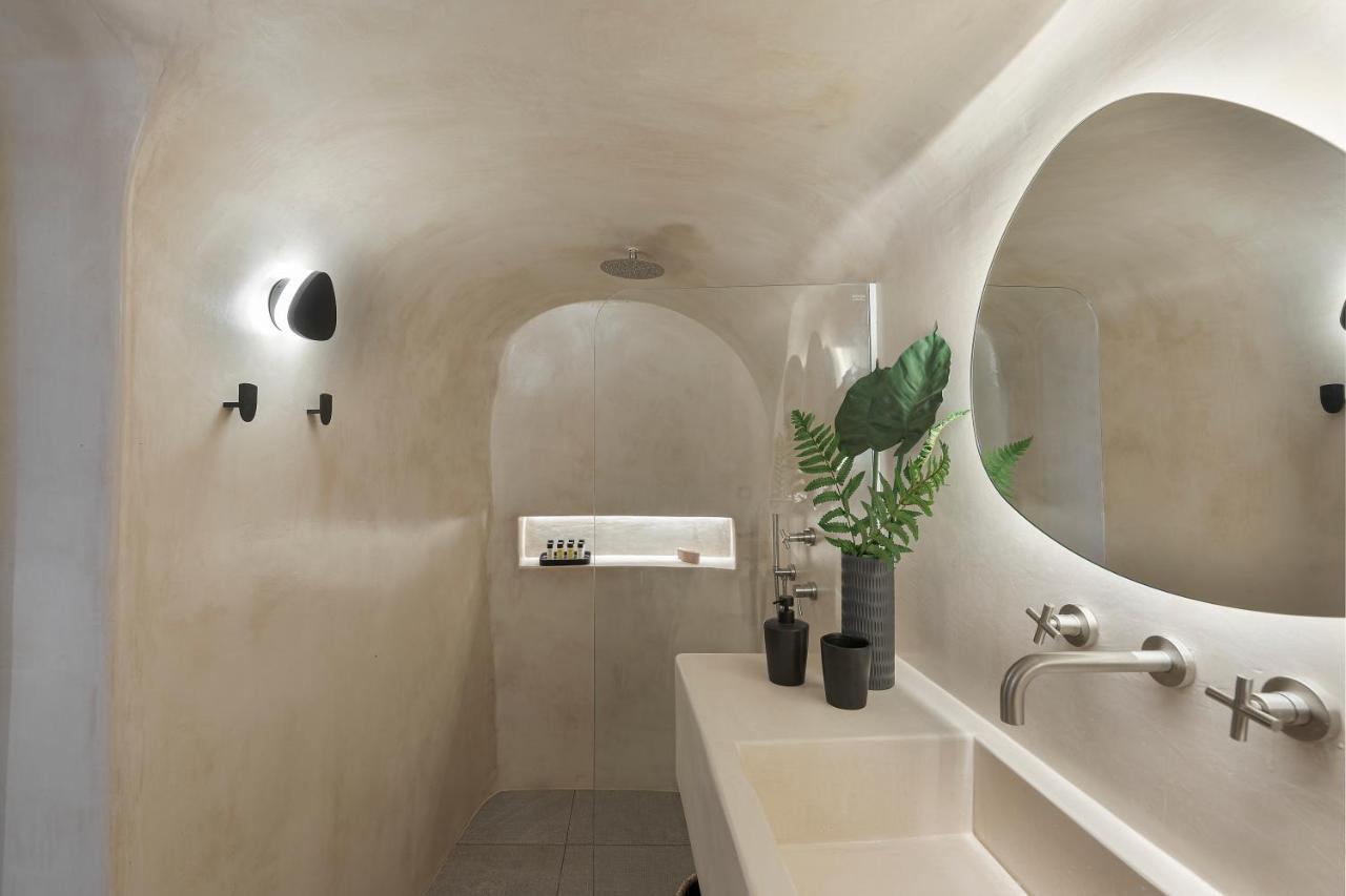 The Exotic Cave Suite Oía Exteriör bild